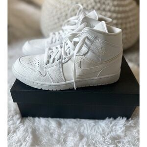 Men’s Air Jordan 1 Mid Sneakers!